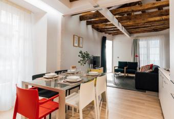 Calixto Fern  ndez de la Torre 2 has Balcony rooms