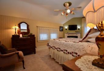 The Scofield House B&B has rooms with a private hot tub