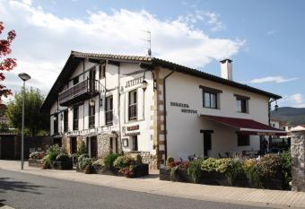 CASA RURAL BARAZAR has Balcony rooms