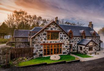 Edinbane Lodge allows 18 year olds to book a room