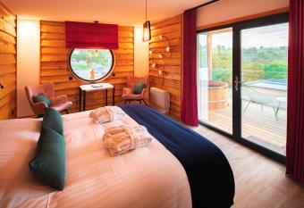 Le Hameau Des Sens allows 18 year olds to book a room
