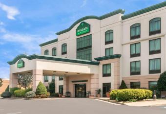 Wingate by Wyndham Lexington allows 18 year olds to book a room