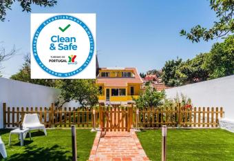 Memories of Lisbon has Balcony rooms