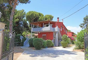 Calypso Apartments has Balcony rooms
