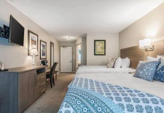 Lakes Inn at Dunvilla allows 18 year olds to book a room