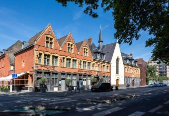 L Hermitage Gantois, Autograph Collection allows 18 year olds to book a room