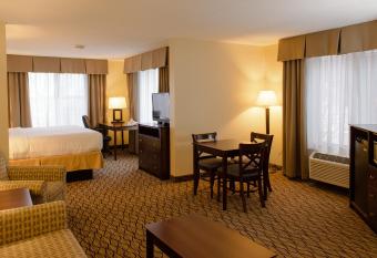Holiday Inn Express & Suites Superior By IHG has rooms with a private hot tub