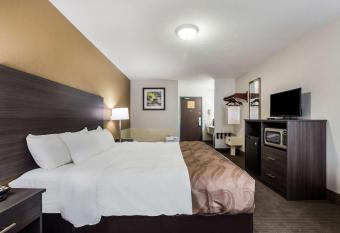 Quality Inn has rooms with a private hot tub