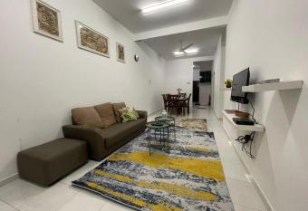 Hanz Homestay Melaka - Melayu Homestay has Balcony rooms