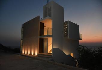 Torre Aguamarina allows 18 year olds to book a room