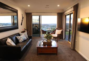 Quail Lodge has Balcony rooms