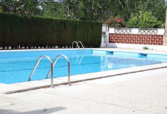 Orlina allows 18 year olds to book a room