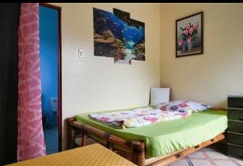 Gialyn s Bed and Breakfast has Balcony rooms