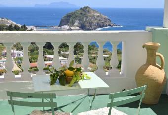Villa Eleonora, un angolo di Paradiso ad Ischia has Balcony rooms