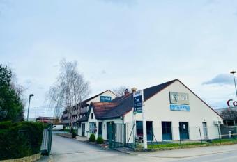 Kyriad Meaux Sud Nanteuil Les Meaux allows 18 year olds to book a room