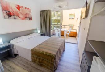 Hostal Anna Benidorm has Balcony rooms