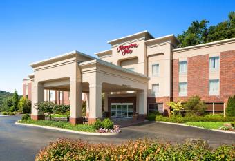 Hampton Inn Athens allows 18 year olds to book a room