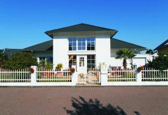 FeWo Nala allows 18 year olds to book a room