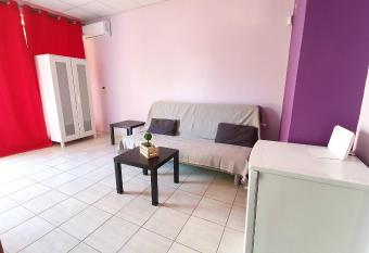 TK-George Apartments by the Airport allows 18 year olds to book a room