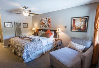 The Alder Inn has rooms with a private hot tub