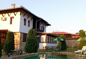 Toncho s Guest House for 16 guests has Balcony rooms