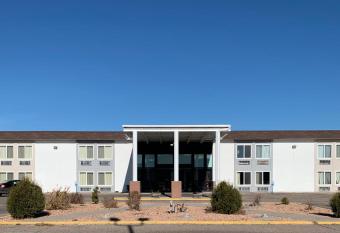 Scottsbluff Inn has Balcony rooms