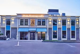 Boutique Hotel Dacha Lanzheron allows 18 year olds to book a room