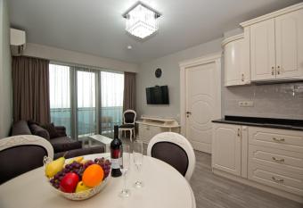 Holiday Batumi Apartment.0411 has Balcony rooms