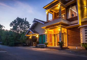 Maher House Borobudur has Balcony rooms