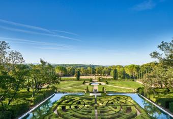 Ch  teau de la Gaude allows 18 year olds to book a room