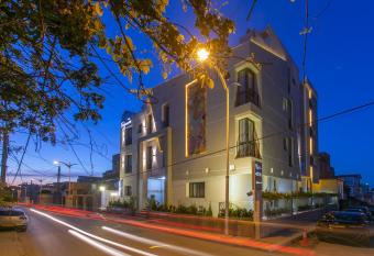 MADAURE HOTEL allows 18 year olds to book a room