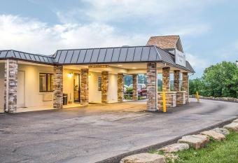 Quality Inn Cambridge allows 18 year olds to book a room