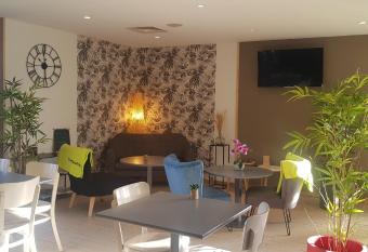 Campanile Hotel Chantilly allows 18 year olds to book a room