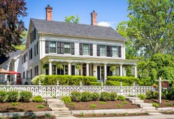 Abigail's Inn allows 18 year olds to book a room