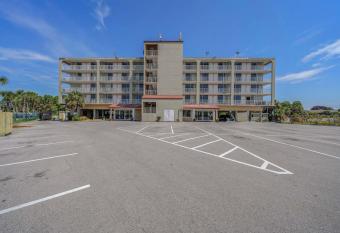 Baymont by Wyndham Panama City Beach allows 18 year olds to book a room