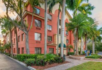 Best Western Plus Palm Beach Gardens Hotel & Suites and Conference Ct allows 18 year olds to book a room