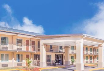 Days Inn by Wyndham Lavonia has Smoking rooms