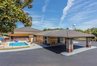 Quality Inn has Balcony rooms