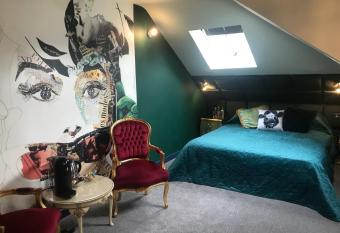 Amarillo Guesthouse allows 18 year olds to book a room