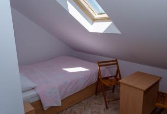 Mansarda mica cu baie proprie allows 18 year olds to book a room