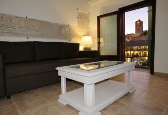 Villa Elisa Plaza Mayor allows 18 year olds to book a room