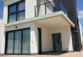 Villa La Perla del Mar has Balcony rooms