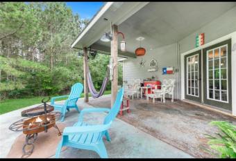Little House on the Corner has Balcony rooms