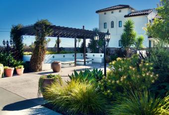 Casablanca Inn on The Beach has Balcony rooms