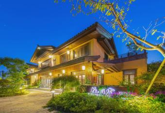 Blossom Hill Yuejingzhuang Hotel has Balcony rooms
