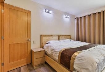 Riverfront Estate Bed&Breakfast Banff allows 18 year olds to book a room