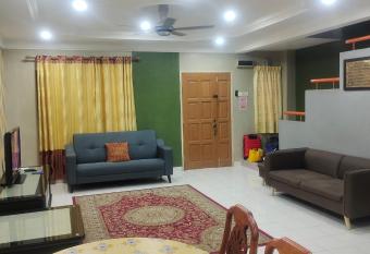 Homestay Cikgu Zedi Hulu Langat has Balcony rooms
