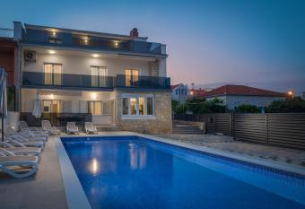 Apartment Apollo 3 allows 18 year olds to book a room