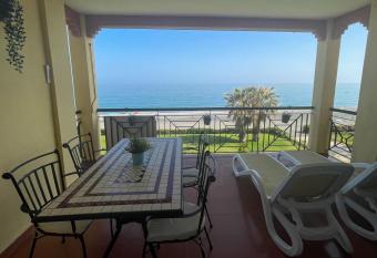 First line Beach apartment has Balcony rooms