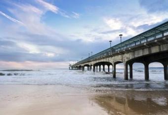 Luxury Pamper Home Hot Tub & Sauna Ladies Retreat has rooms with a private hot tub